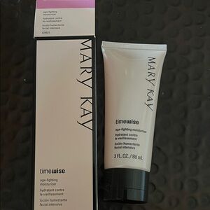 Mary Kay Timewise Moisturizer in Black and Cream